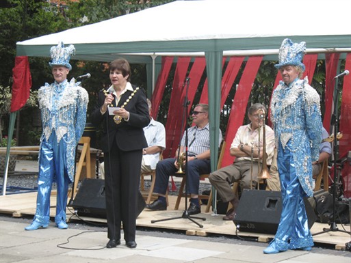 Photo:Lord Mayor of Westminster, Cllr Judith Warner officially opens the festival