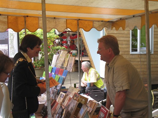 Photo:The Lord Mayor visits the Archives stall